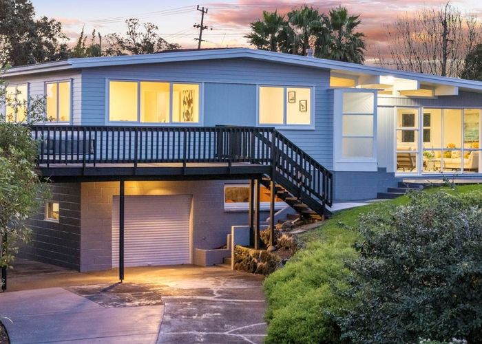  at 27 Cyclarama Crescent, Massey, Auckland