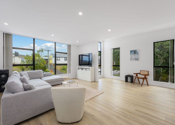  at 5 Merton Avenue, Glenfield, North Shore City, Auckland