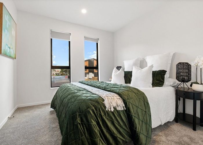  at 4 Red Arches Road, Henderson, Waitakere City, Auckland