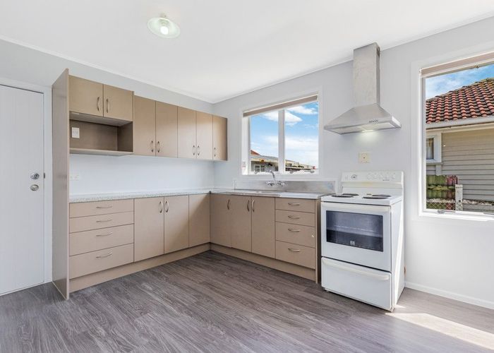  at 10 Mariner Street, Mangere, Auckland