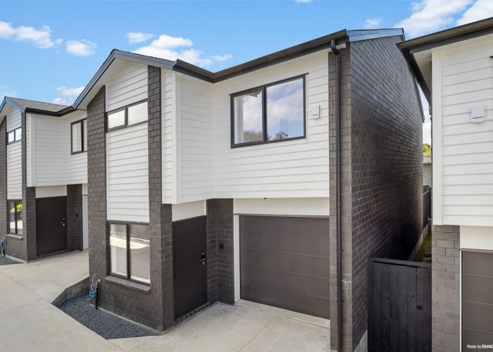  at 4 Kyeemagh Street, Botany Downs, Manukau City, Auckland