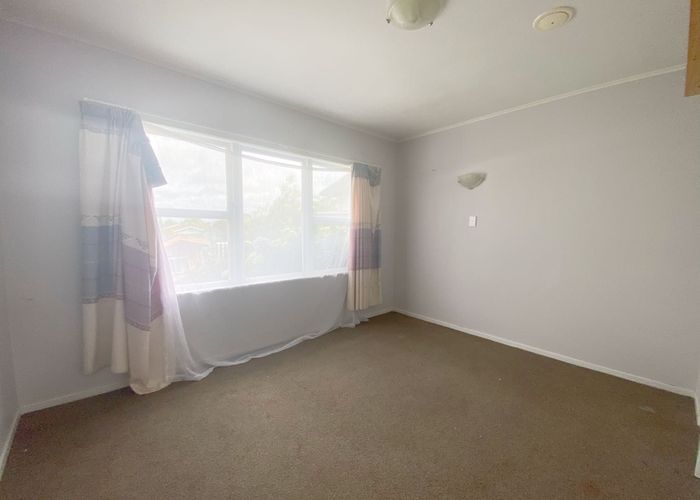  at 5 Silver Birch Rise, Henderson, Waitakere City, Auckland