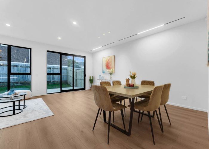  at 3/2 Fratley Avenue, Farm Cove, Manukau City, Auckland
