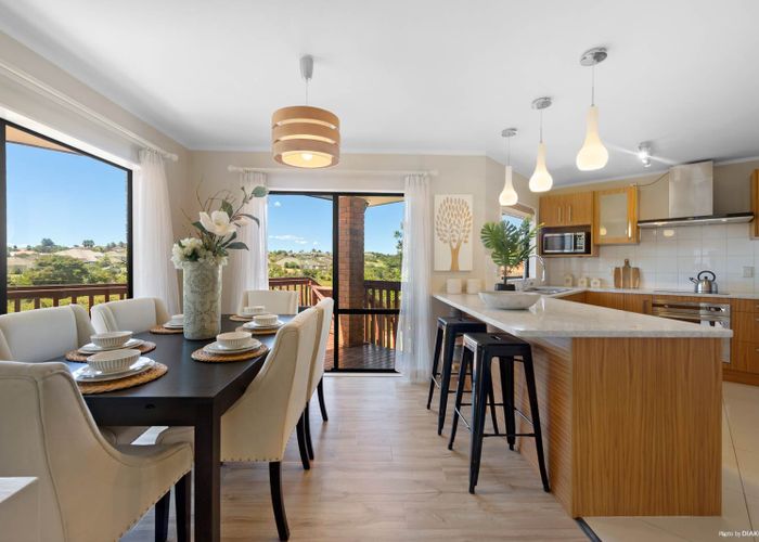  at 15 Robina Court, Burswood, Auckland