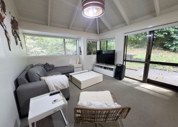  at 1/72 Lake Road, Northcote, Auckland
