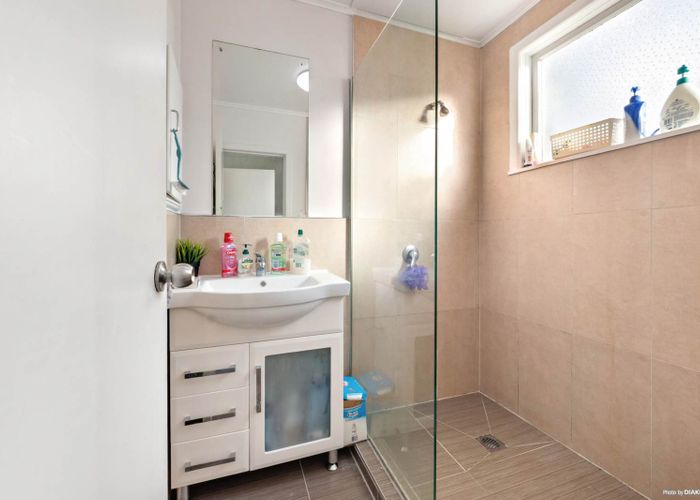  at 2/9 Heaphy Street, Blockhouse Bay, Auckland