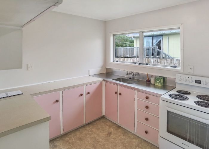  at 5 Flaunty Place, West Harbour, Waitakere City, Auckland