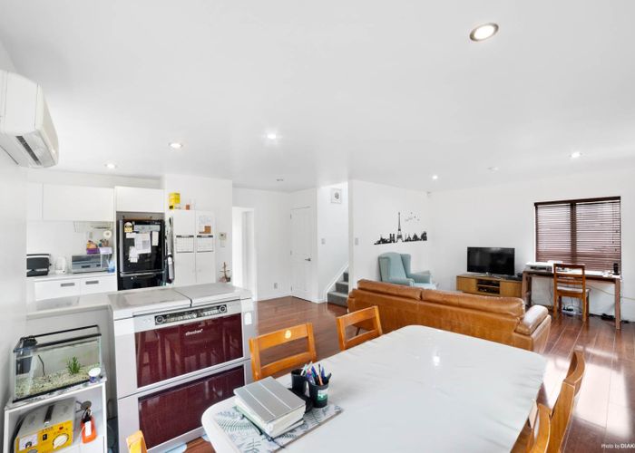  at 8/2 Sunnydale Place, Oteha, Auckland