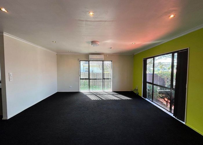  at 4 Robert Skelton Place, Clendon Park, Manukau City, Auckland