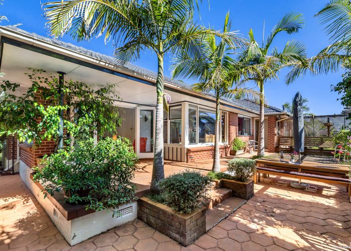  at 46 Red Hills Road, Massey, Auckland