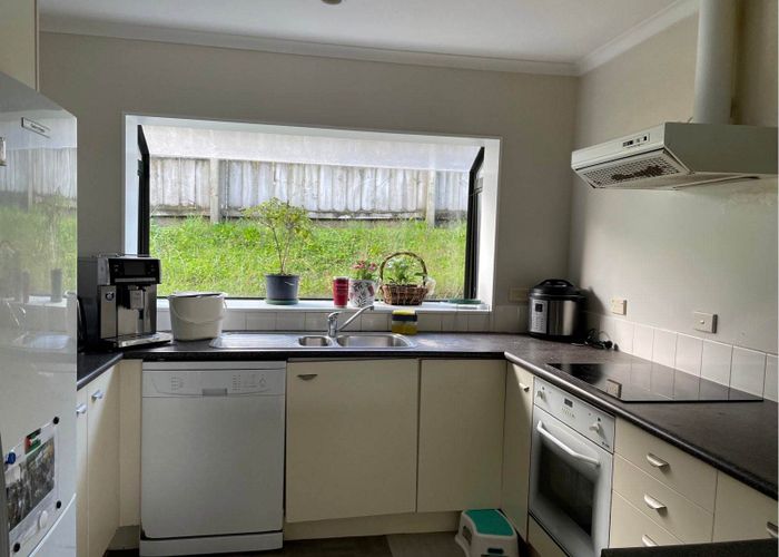  at 4/11 Roanoke Way, Albany, Auckland