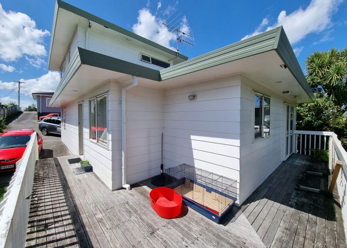  at 2/74 College Road, Northcote, Auckland