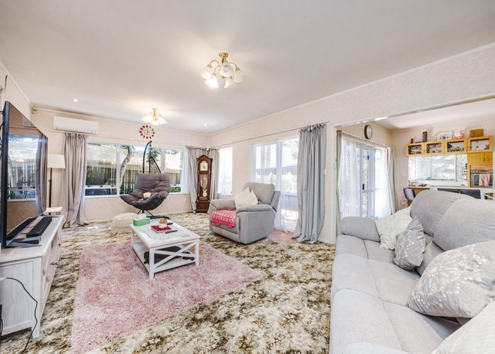  at 2/144 Kolmar Road, Papatoetoe, Auckland
