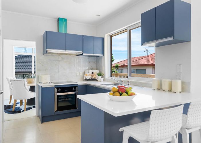  at 2/52 Simmental Crescent, Somerville, Manukau