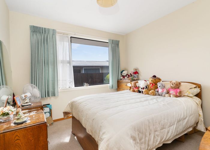  at 33 Martbern Crescent, Bishopdale, Christchurch City, Canterbury