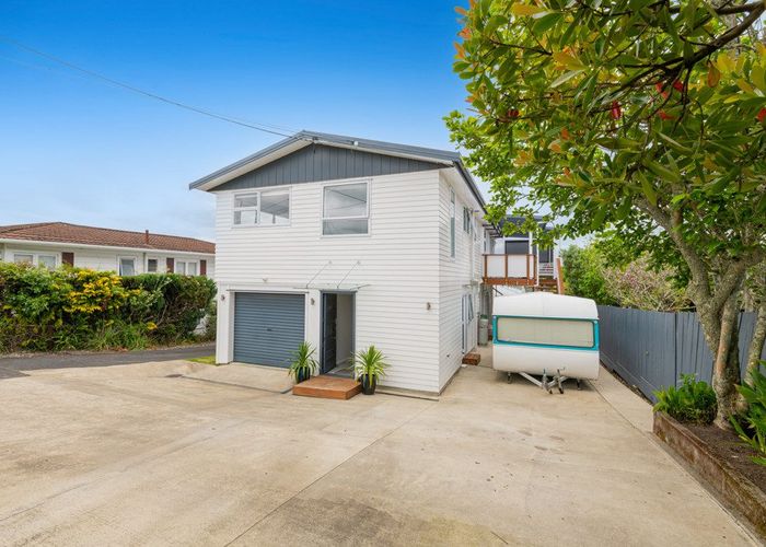  at 1/302 Sunset Road, Windsor Park, North Shore City, Auckland
