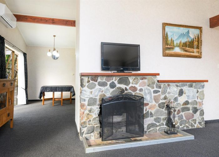  at 6 Flower Street, Bulls