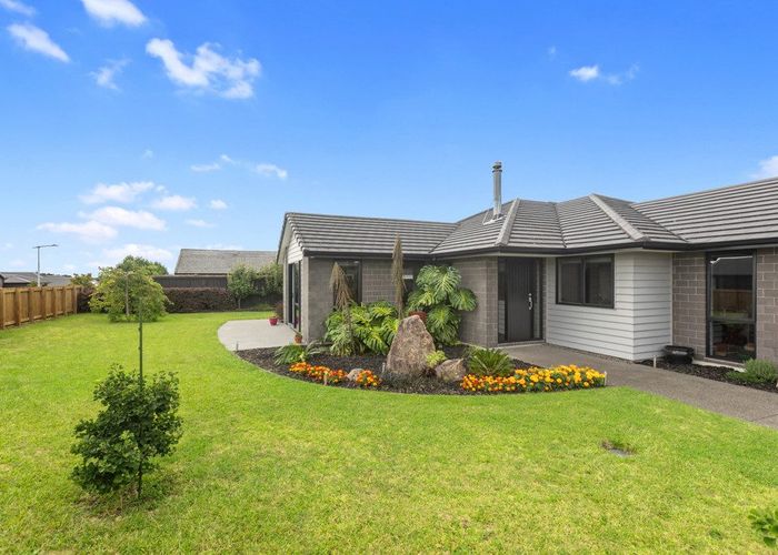  at 8 Cowell Crescent, Pyes Pa, Tauranga