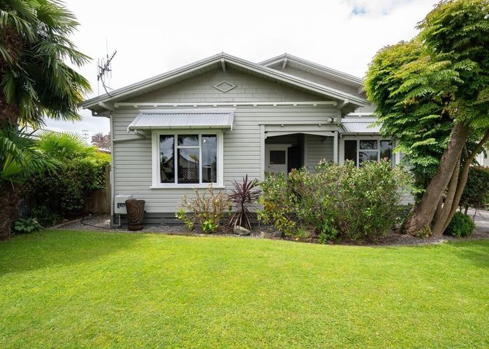  at 709 Avenue Road West, Saint Leonards, Hastings