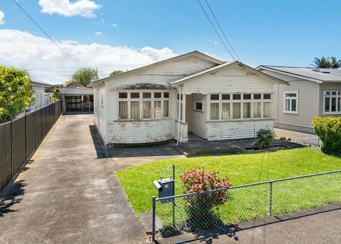  at 24 Te Ra Road, Point Chevalier, Auckland City, Auckland