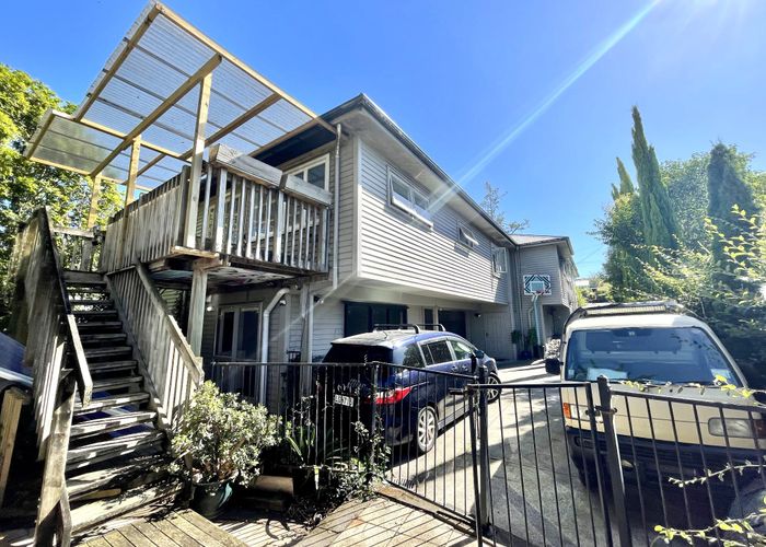  at 11 Fifeshire Street, Belmont, Auckland