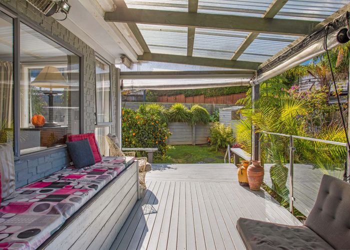  at 3 Deverell Place, Northcross, Auckland
