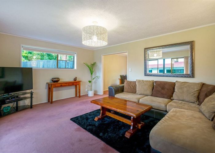  at 33 James Evans Drive, Northcote, North Shore City, Auckland