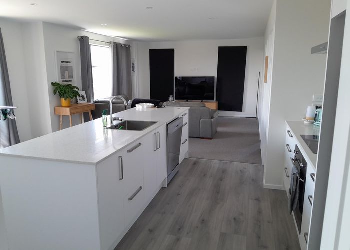  at 10 Curtis Street, Woodend, Woodend