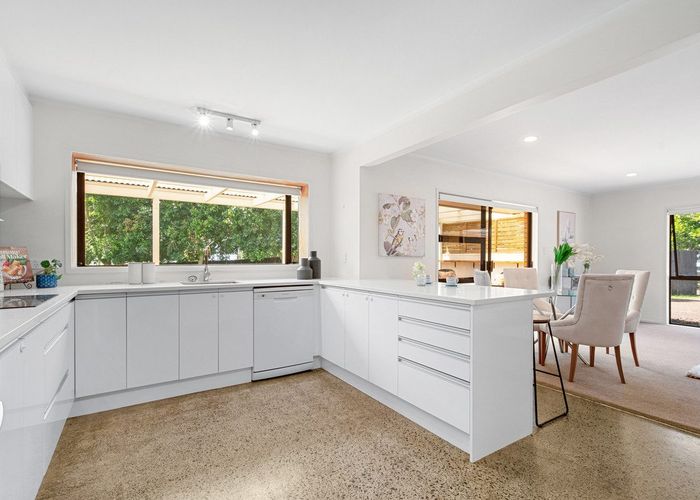  at 16 Redlands Grove, Swanson, Auckland