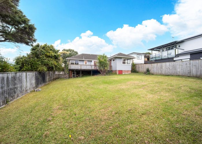  at 32 Taupo Street, Green Bay, Waitakere City, Auckland