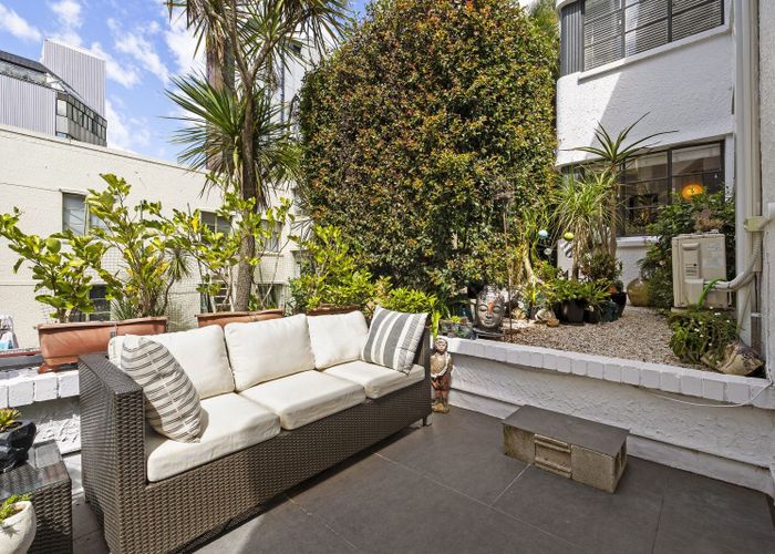  at 1/11 Whitaker Place, Grafton, Auckland