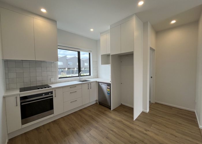  at 28 Westgate Drive, Massey, Waitakere City, Auckland