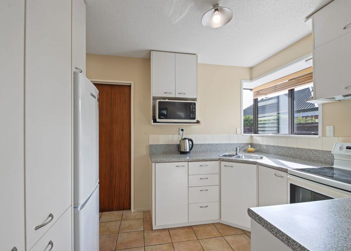  at 2/4 Gatonby Place, Avonhead, Christchurch City, Canterbury