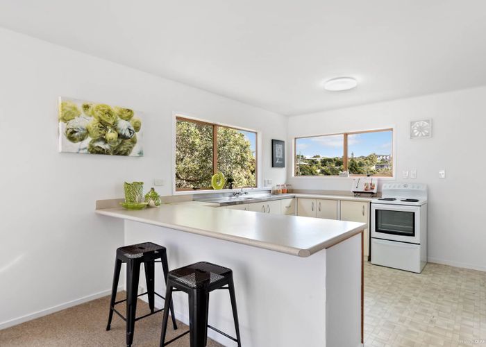  at 2/68 Glamorgan Drive, Torbay, Auckland