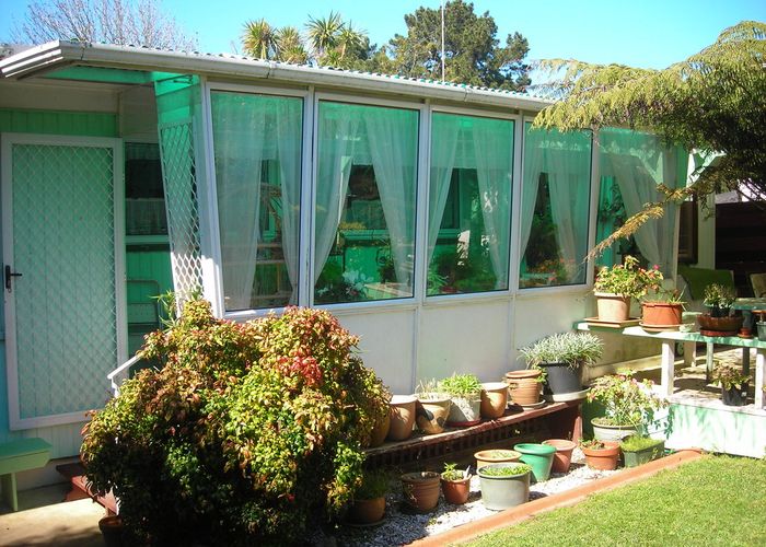 at 27 Karaka Street, New Lynn, Auckland