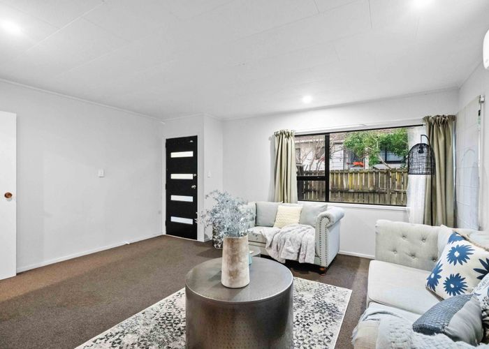  at 2/17 Anglers Way, Wattle Downs, Manukau City, Auckland