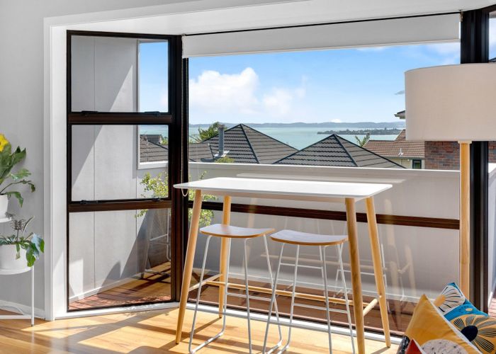  at 1/180 Sandspit Road, Shelly Park, Manukau City, Auckland