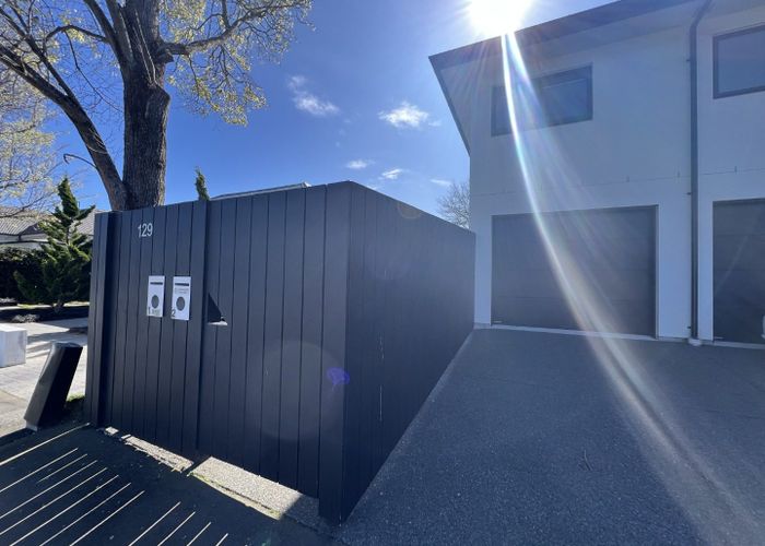  at 2/129 Aikmans Road, Merivale, Christchurch City, Canterbury