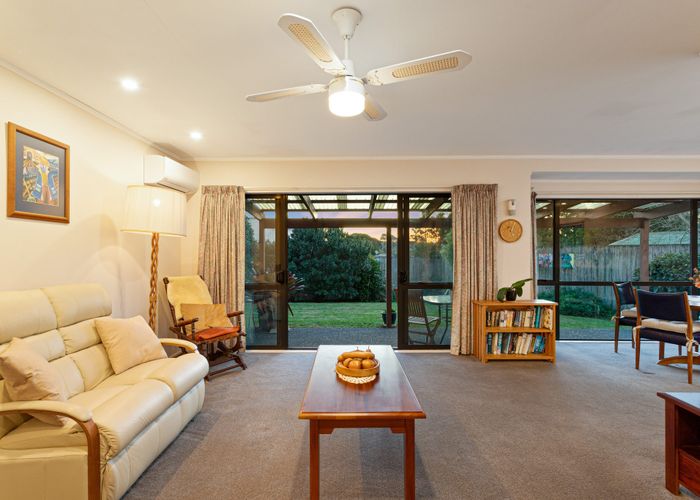  at 9/56 Larnoch Road, Henderson, Waitakere City, Auckland