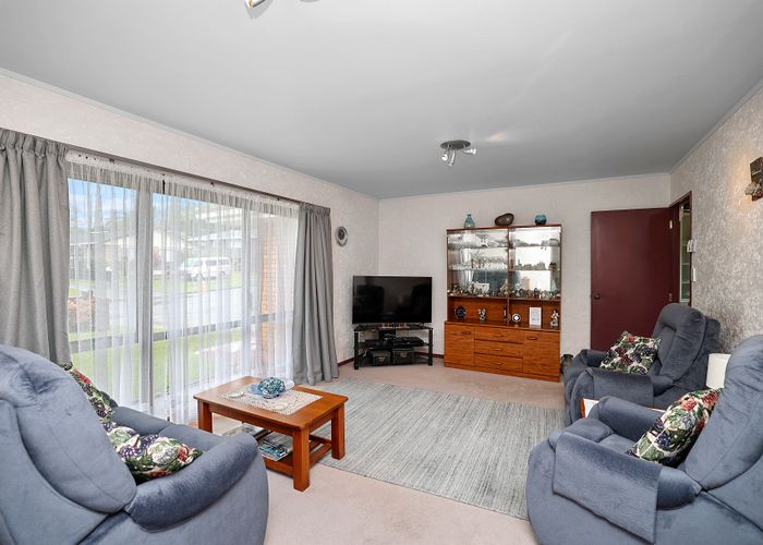  at 2 Caledonia Place, Highlands Park, New Plymouth