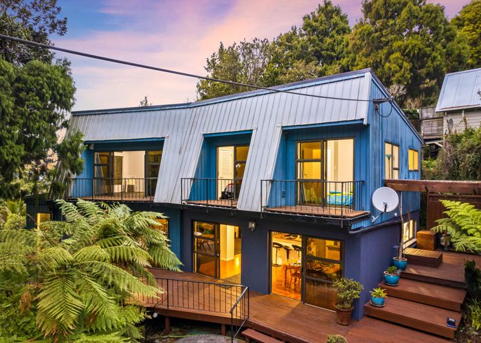  at 33 Quinns Road, Waiatarua, Waitakere City, Auckland