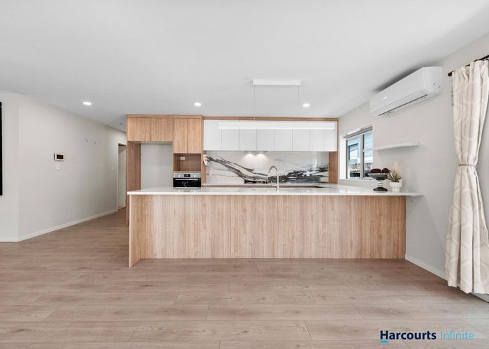  at 25A Larnoch Road, Henderson, Waitakere City, Auckland