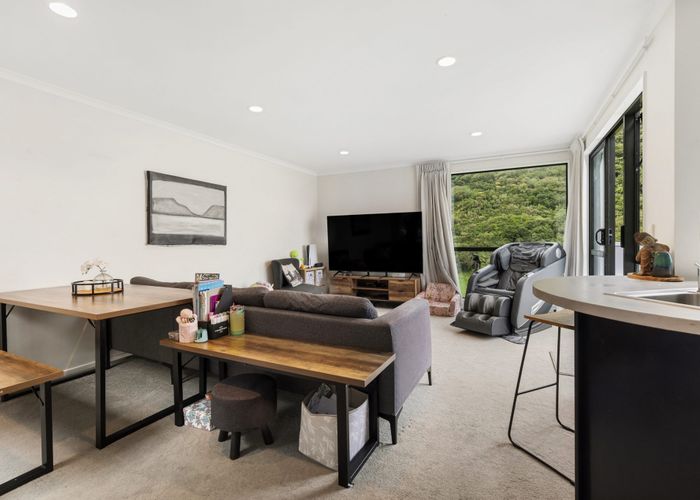  at 2/19 Onslow Road, Khandallah, Wellington