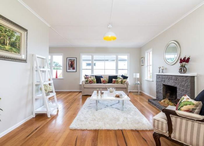  at 215 Sunnynook Road, Wairau Valley, Auckland