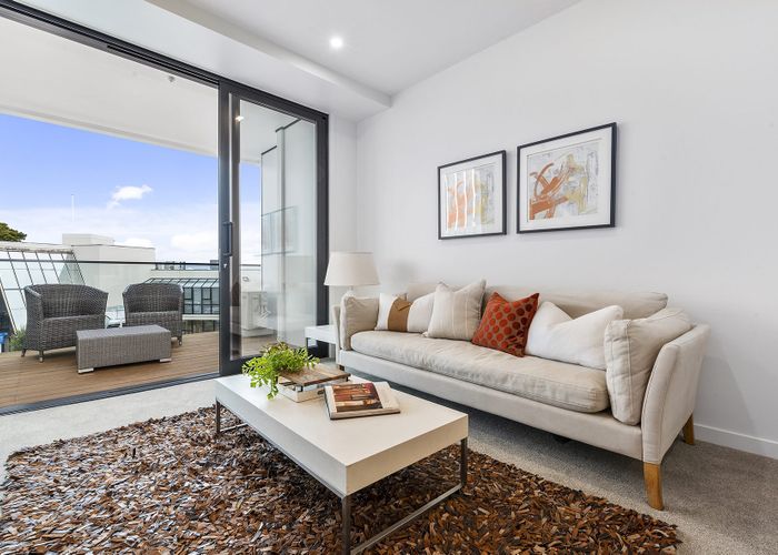  at 105/8B Lake Pupuke Drive, Takapuna, Auckland