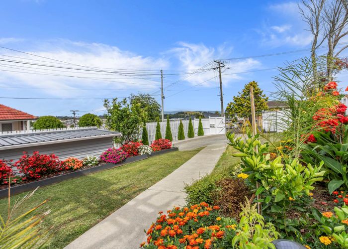  at 30 Hayr Road, Three Kings, Auckland