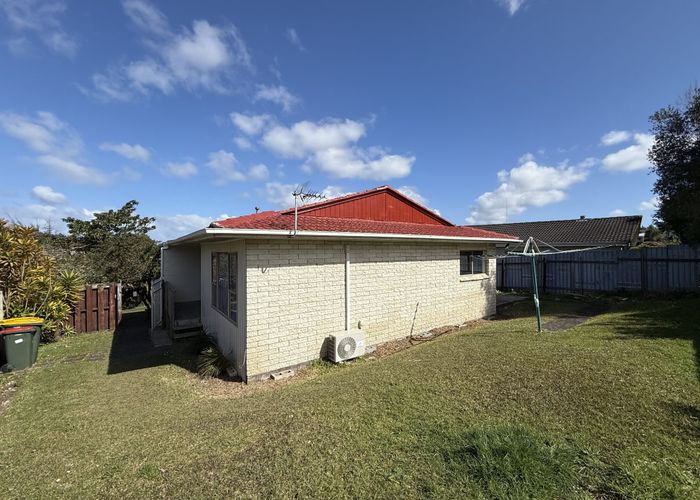  at 2/47 Zita Maria Drive, Massey, Waitakere City, Auckland