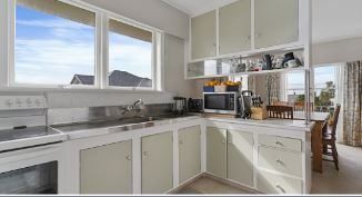  at 52 Te Kawa Road, Greenlane, Auckland