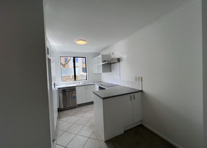  at 4 Barnea Circle, Glen Eden, Waitakere City, Auckland