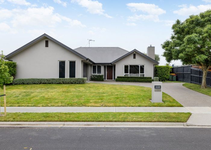 at 3 Ravenscourt Place, Huntington, Hamilton